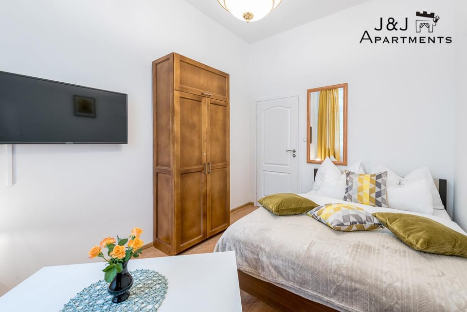 Living room, Photo of the whole room, Bedroom
