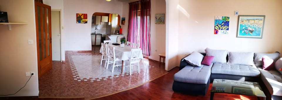 Living room, Photo of the whole room, Seating area, Dining area