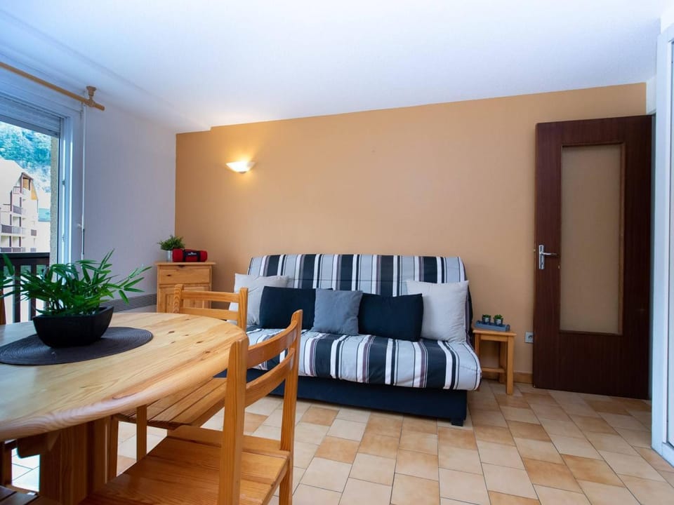 Appartement confortable 2 chambres, parking, près centre Saint-Lary - FR-1-296-280 Apartment in Saint-Lary-Soulan