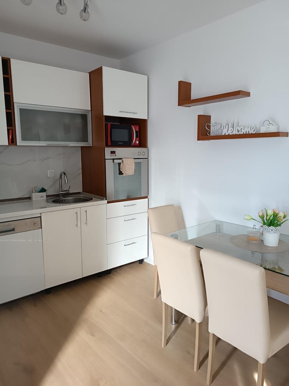 Kitchen or kitchenette, Dining area, dishwasher, oven, pet friendly, stove