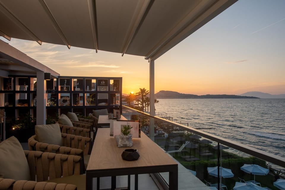 Restaurant/places to eat, Balcony/Terrace, Lounge or bar, Sunset, Internal: Not applicable to any particular room