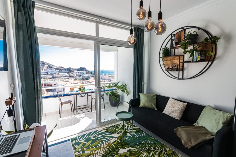 View (from property/room), Balcony/Terrace, Living room