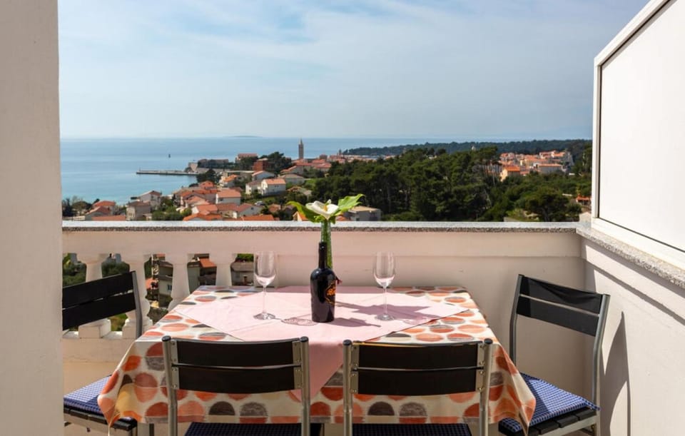 View (from property/room), Balcony/Terrace, Dining area, Sea view