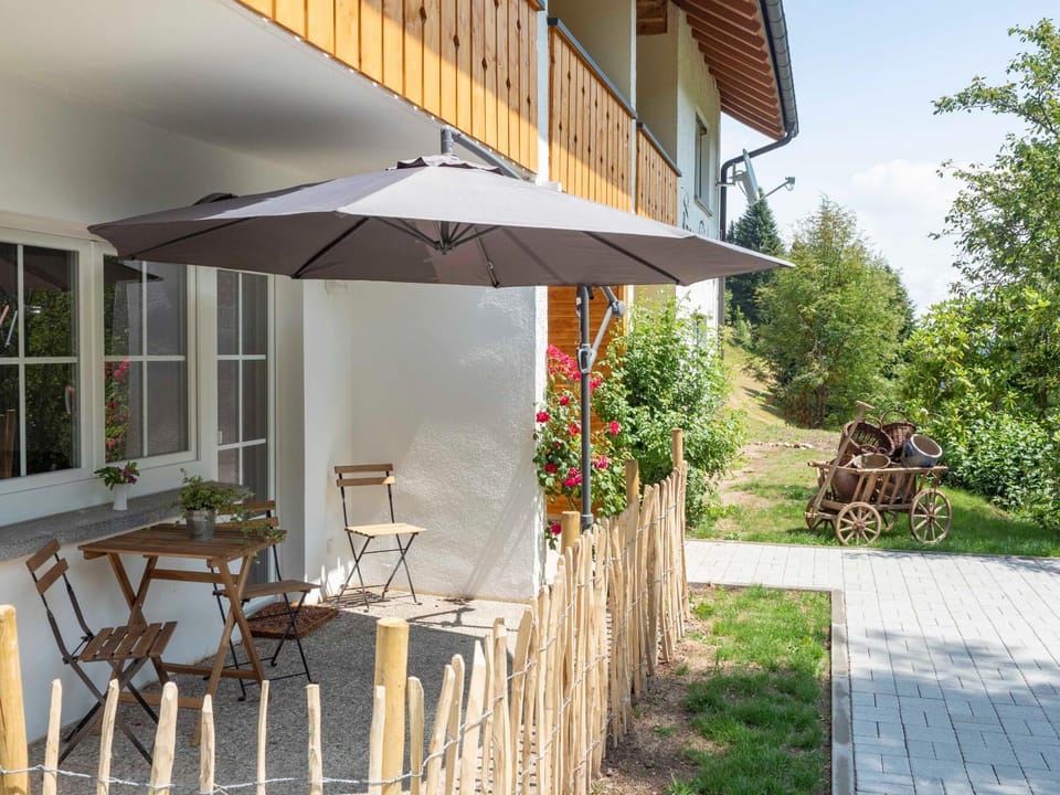 Patio, Facade/entrance, Garden, Balcony/Terrace, Garden view