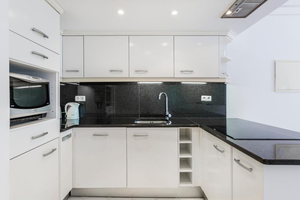 Victory Village 10D Apartment in Faro District
