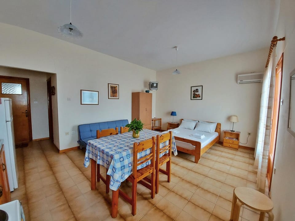 Seaview- 2 Space - selfcatering Apartment - Helen No 3 Apartment in Argolis, Greece