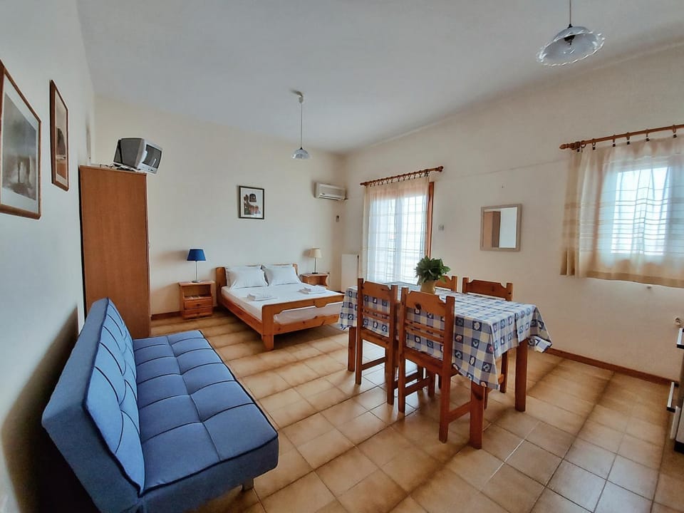 Seaview- 2 Space - selfcatering Apartment - Helen No 3 Apartment in Argolis, Greece
