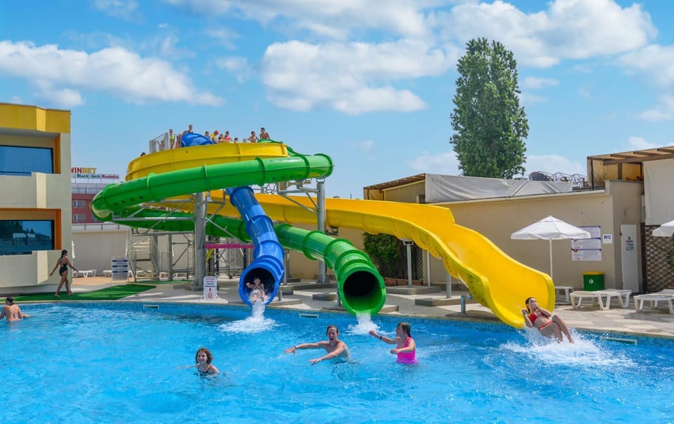 Aqua park, Swimming pool