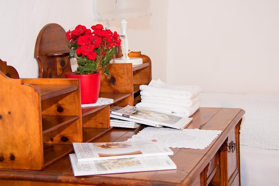 Living room, Decorative detail, Seating area