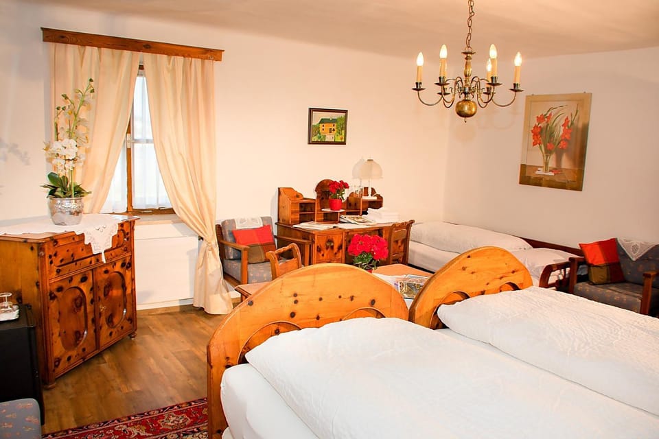 Bed, Living room, Photo of the whole room, Bedroom