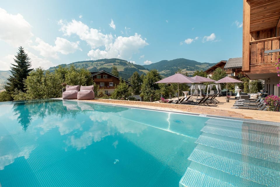 Natural landscape, Mountain view, Pool view, Swimming pool, sunbed