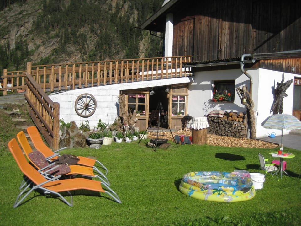 Patio, BBQ facilities, Balcony/Terrace