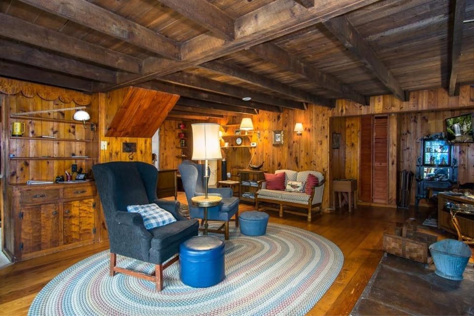 Pops Place · Pops Place on a Fishing Pond, Rustic, Cabin Experi Cabin in North Carolina