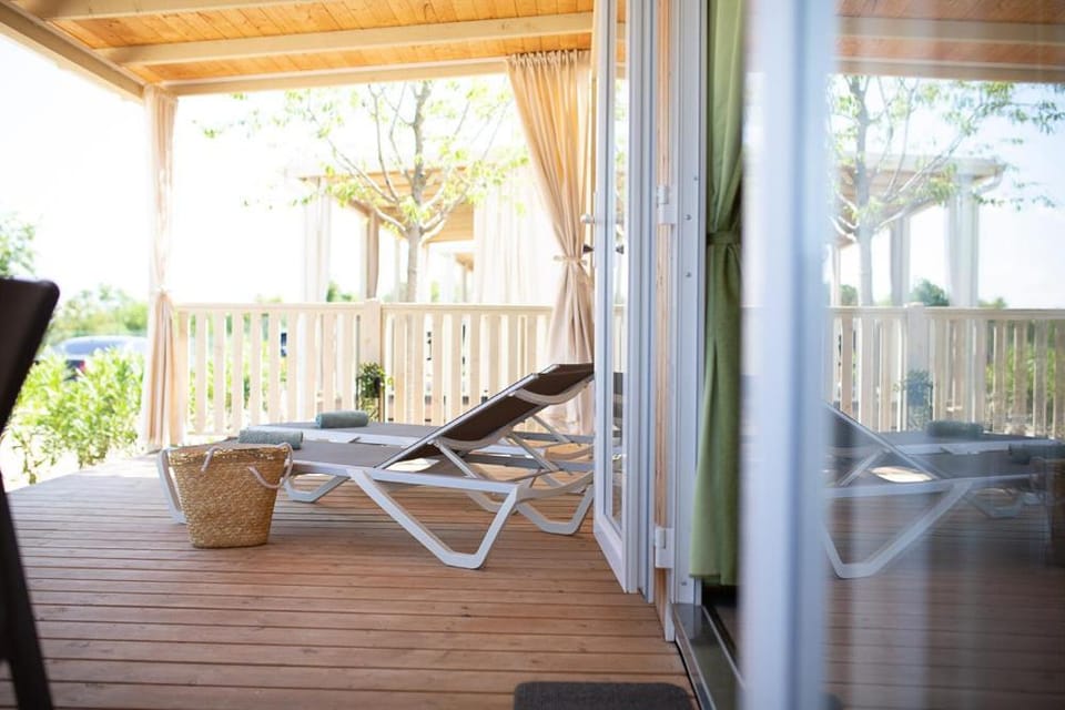 Patio, Balcony/Terrace, sunbed