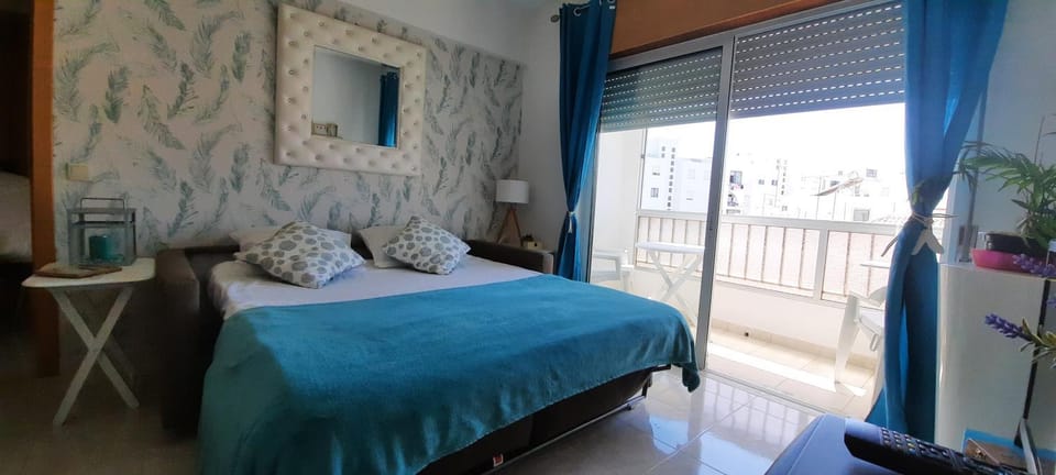 Bed, Living room