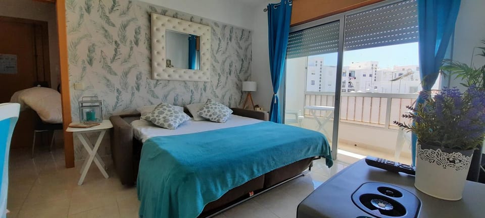 Bed, Living room