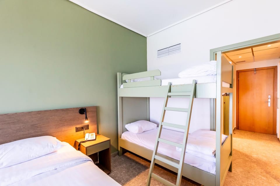 Bed, Photo of the whole room, bunk bed