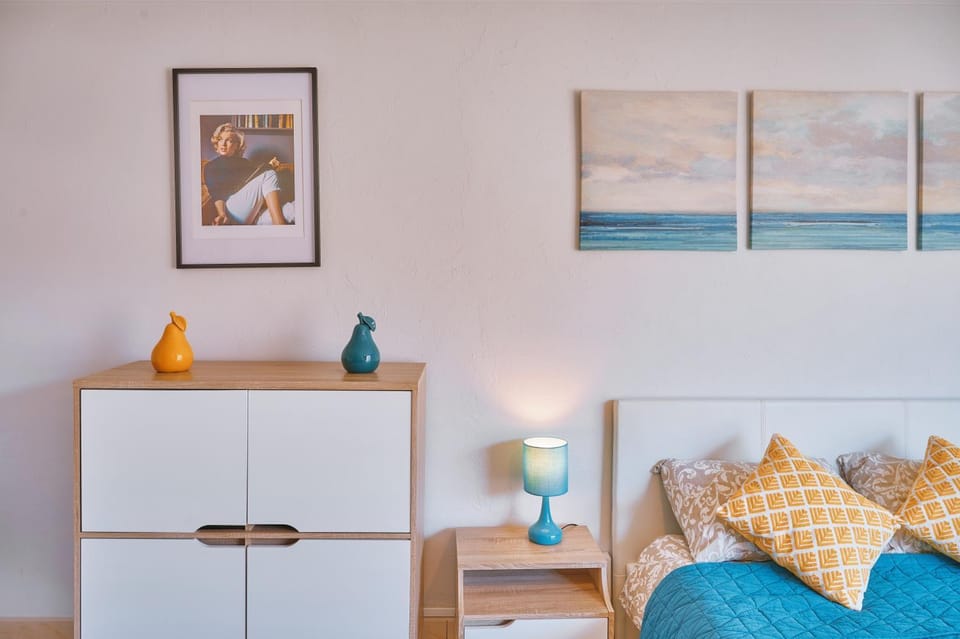 Bed, Living room, Decorative detail, Bedroom