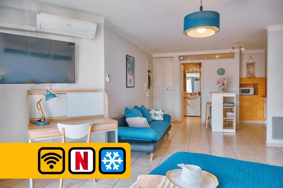 Living room, Seating area, Dining area, air conditioner