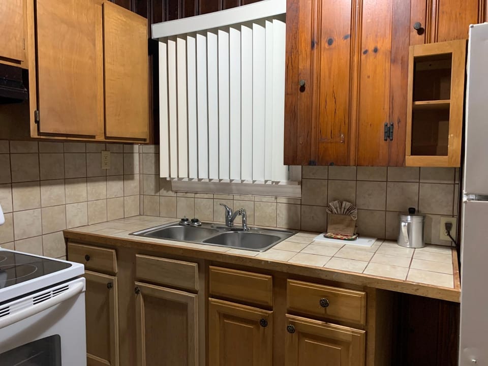 DeWitt Rooms & Cottages Motel in Atlantic Beach