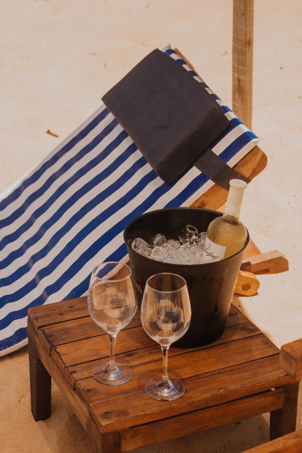 Beach, Drinks, Alcoholic drinks, sunbed