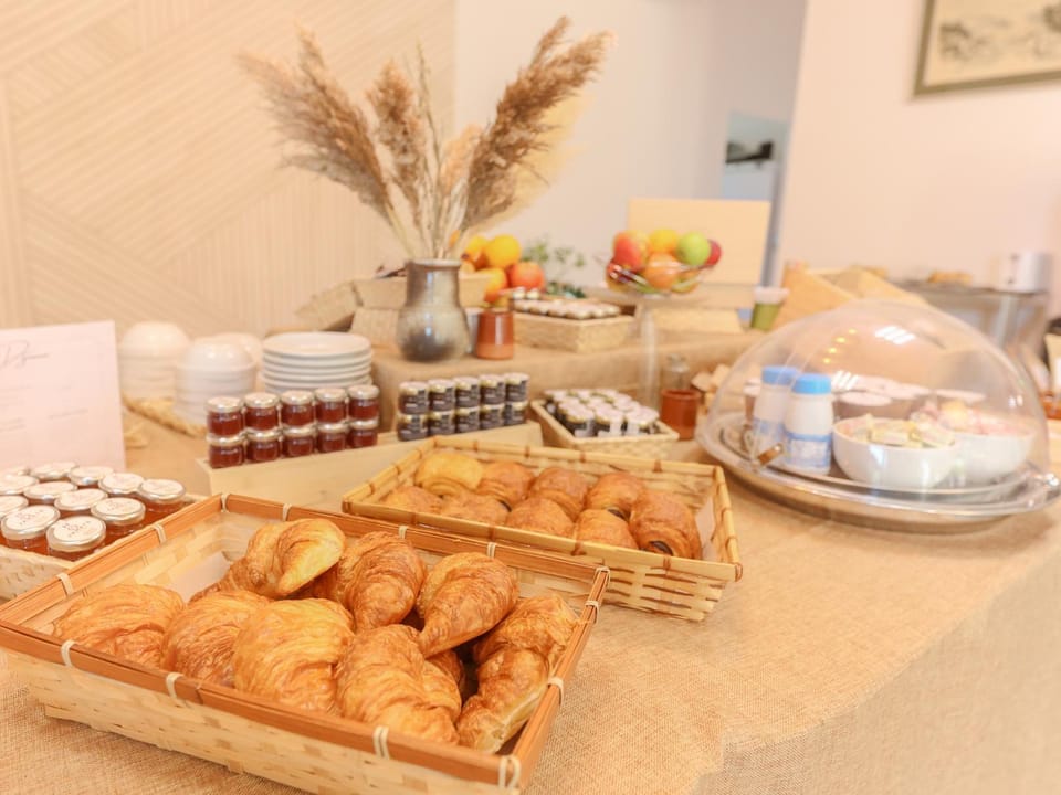 Food and drinks, Food, Breakfast, Continental breakfast, Buffet breakfast