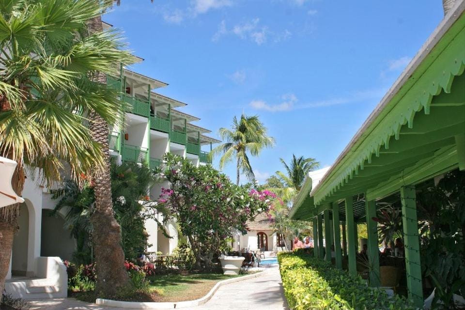 Property building, Day