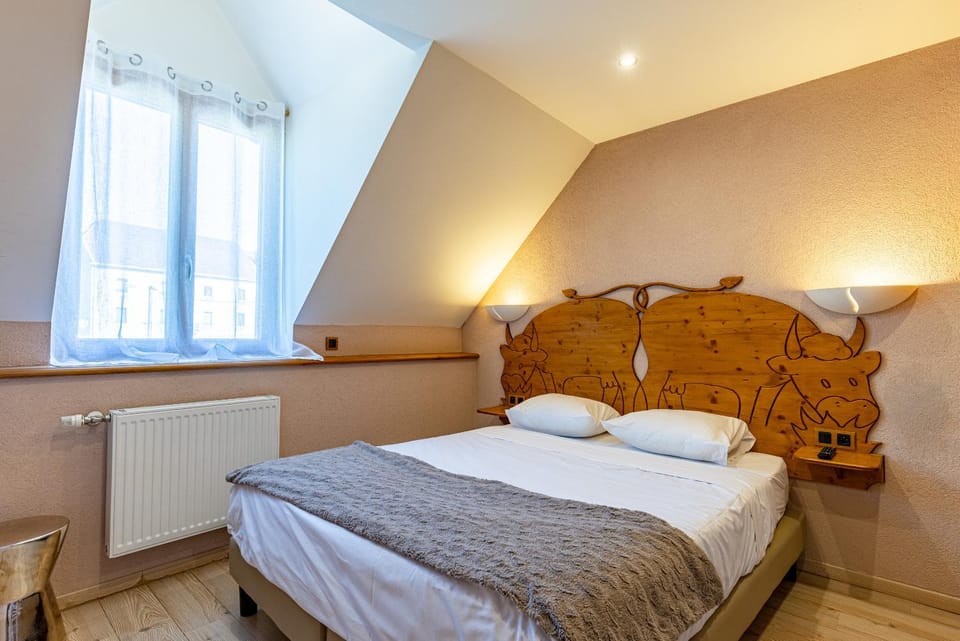 Bed, Photo of the whole room, Bedroom, internet