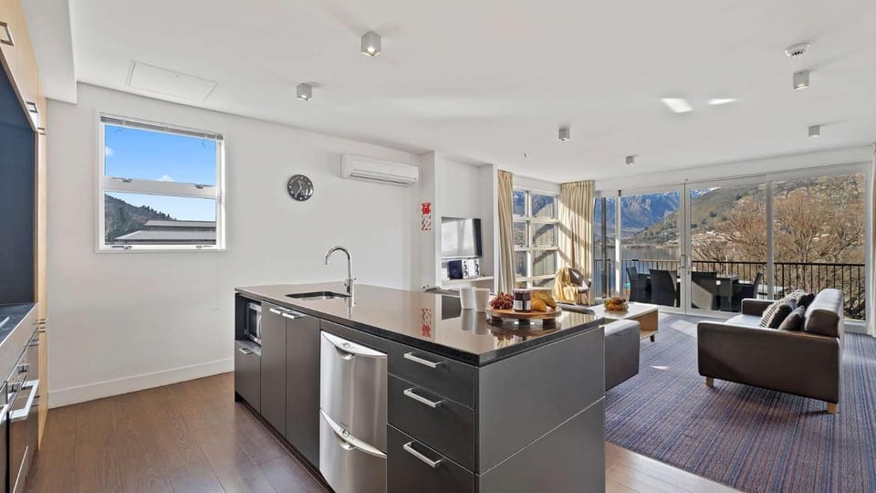 Marina Quarters 406B Apartment in Queenstown
