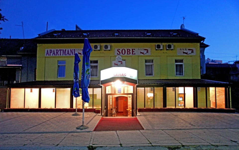 Facade/entrance