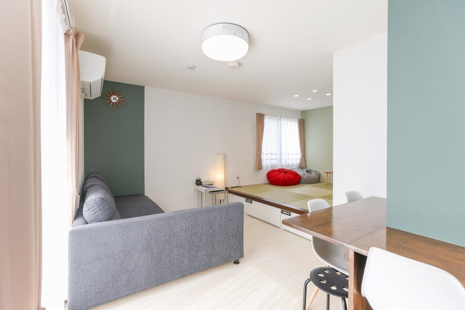 Bed, Living room, Photo of the whole room, Dining area, Bedroom