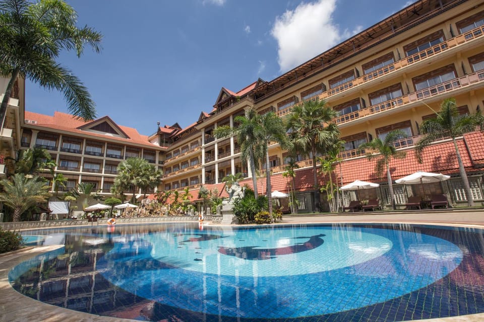 Property building, Swimming pool, Swimming pool