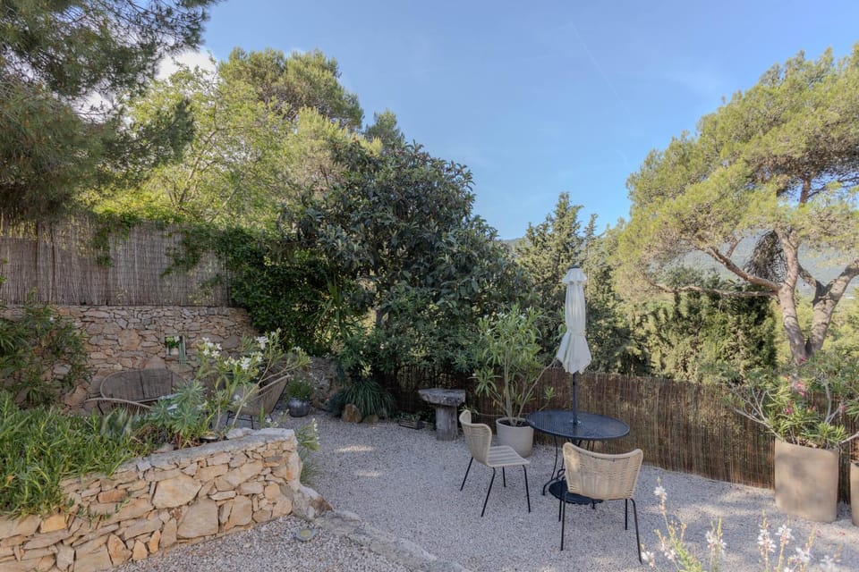 Studio lumineux avec jardin privé et parking Apartment in 06340 La Trinité, France