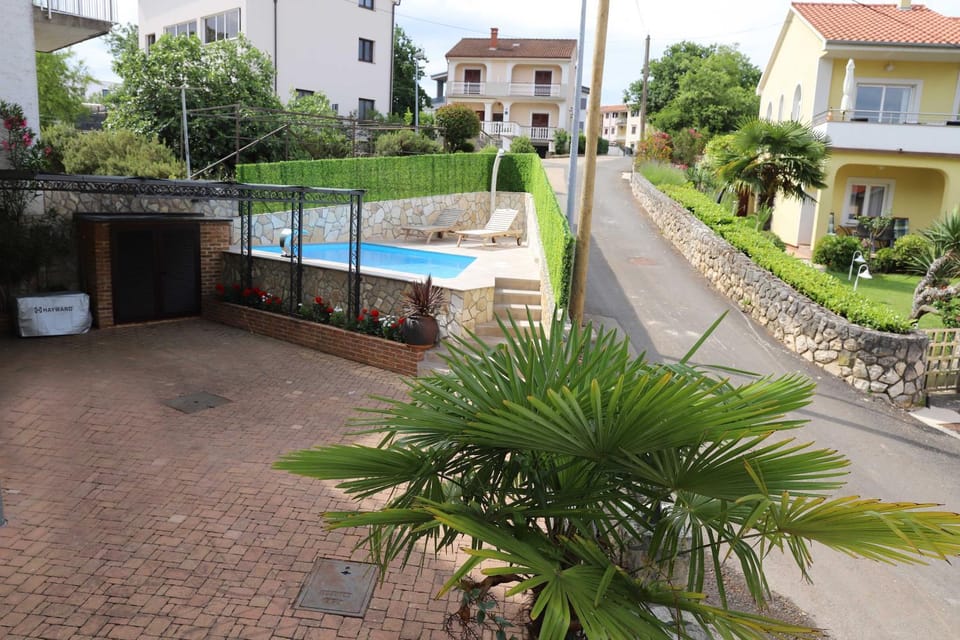 Swimming pool, Swimming pool