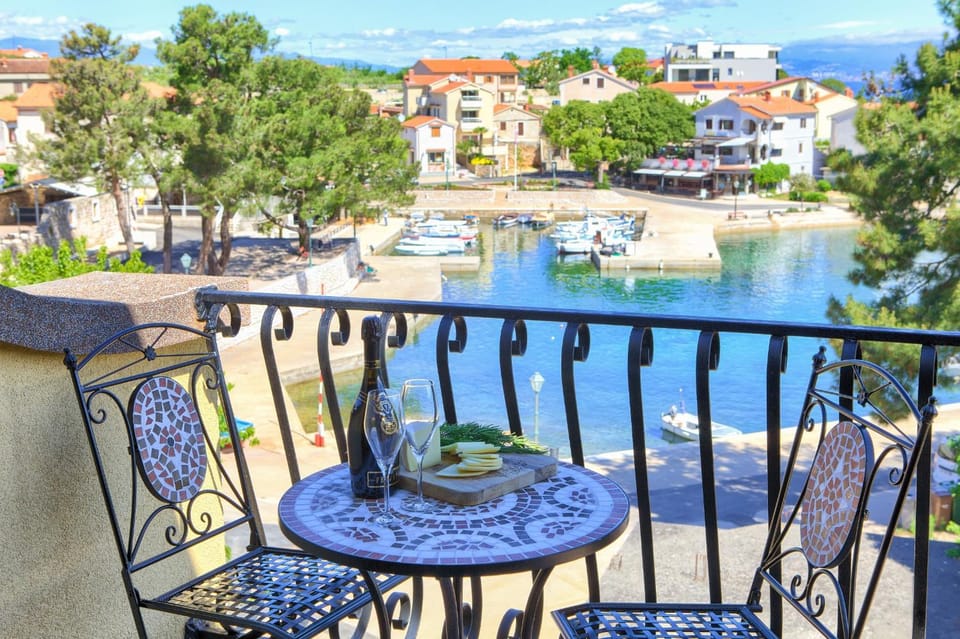 Balcony/Terrace, City view, Sea view, Street view