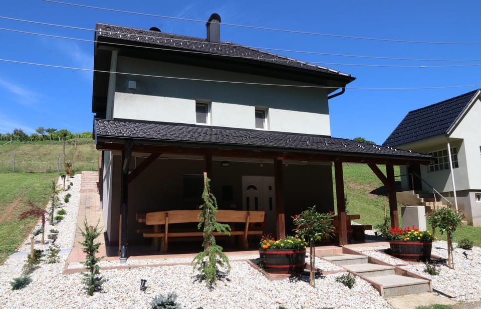 Property building, Patio, Balcony/Terrace