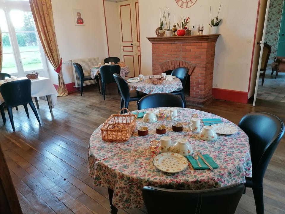 Dining area, Continental breakfast, Dinner