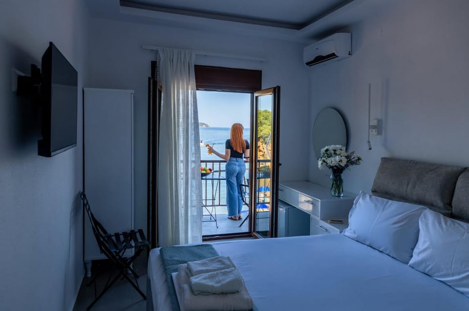 Bed, View (from property/room), Balcony/Terrace, Sea view, air conditioner