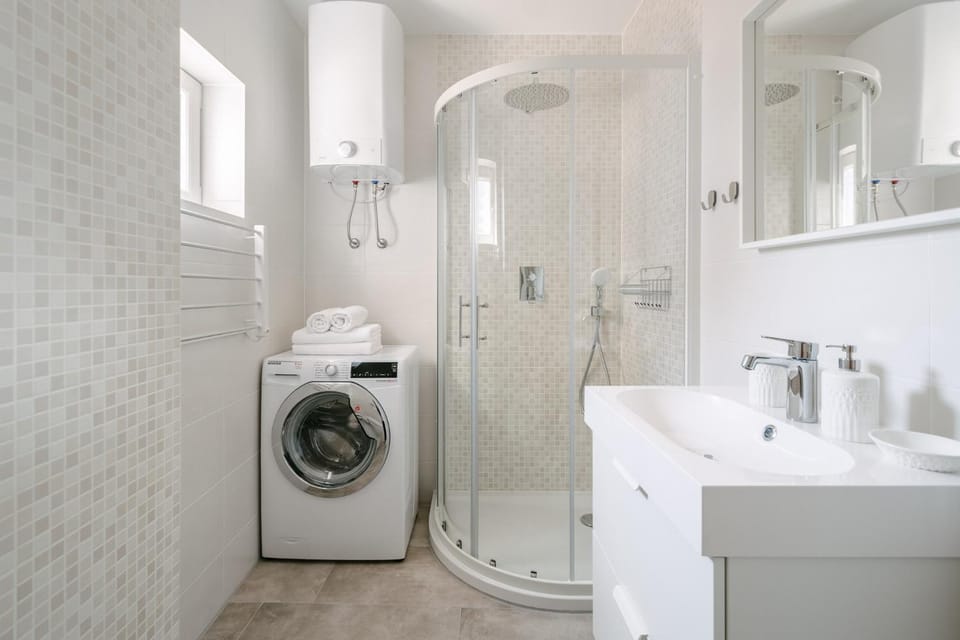 Shower, Bathroom, towels, washing machine, dryer