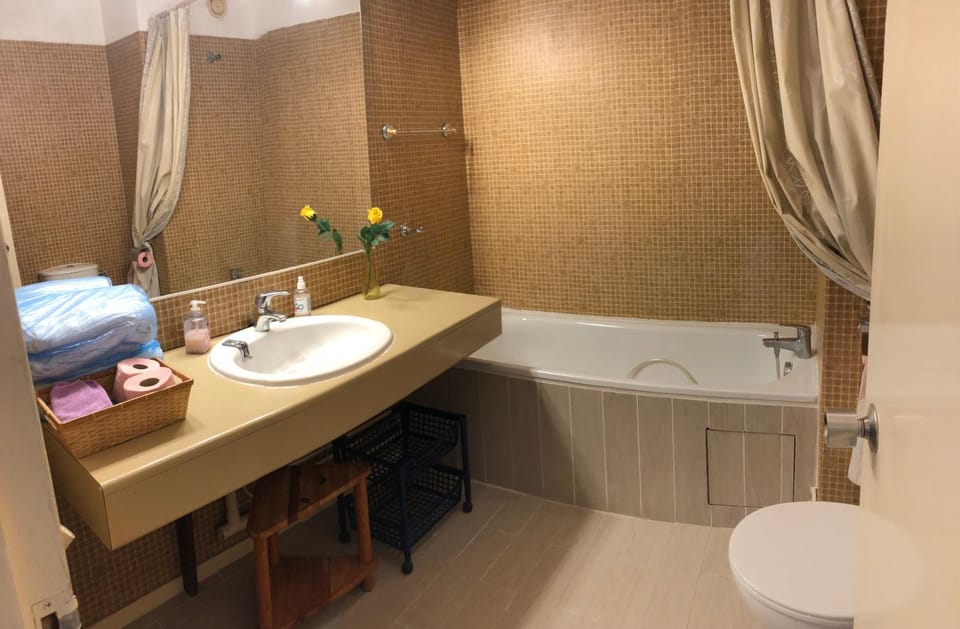 Shower, Toilet, Bath, towels