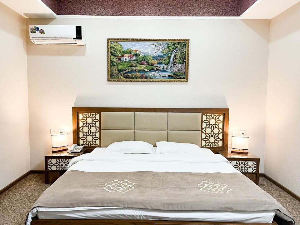 Bed, Photo of the whole room, Bedroom, air conditioner