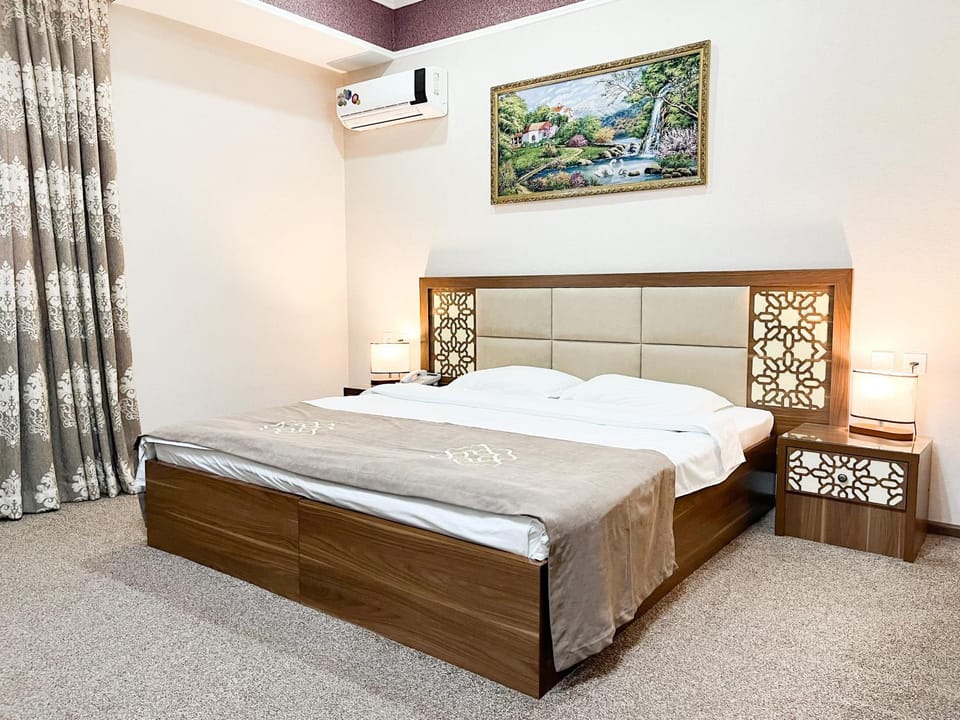 Bed, Photo of the whole room, Bedroom, air conditioner