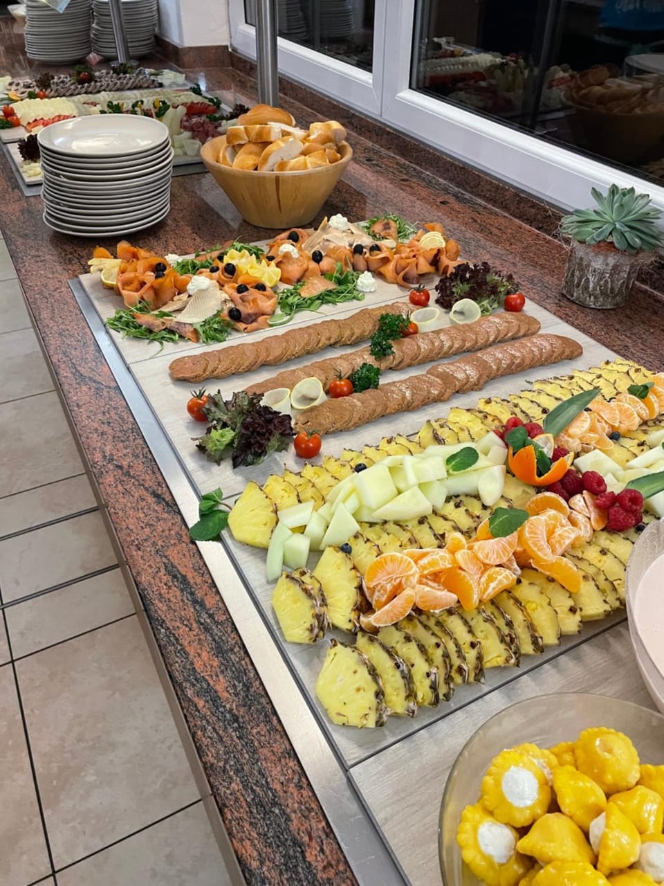 Restaurant/places to eat, Food and drinks, Food