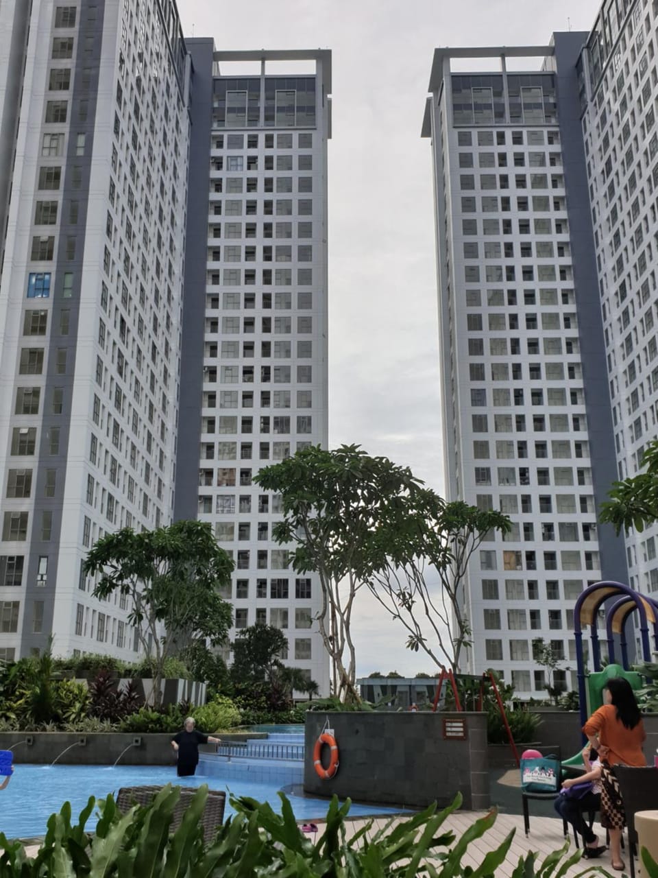 Property building, Garden, Swimming pool