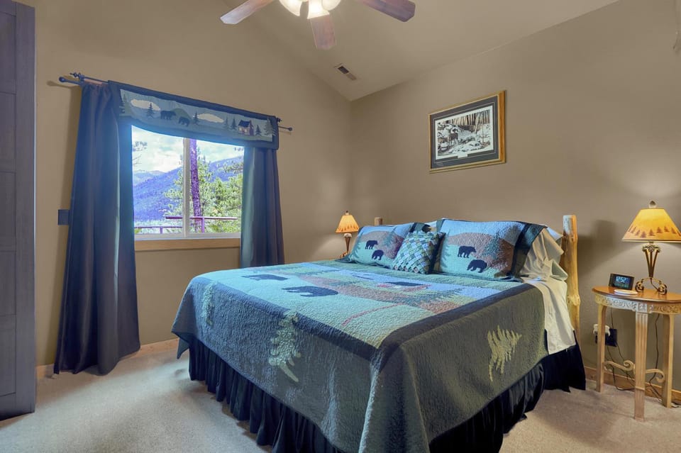 Bed, Decorative detail, Bedroom, Mountain view