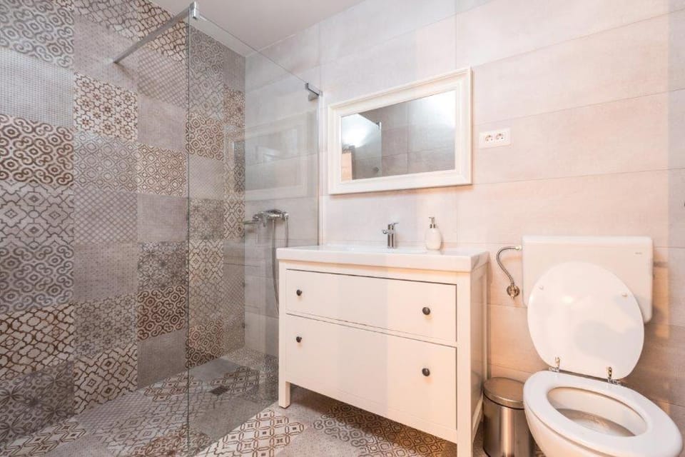 Toilet, Bathroom