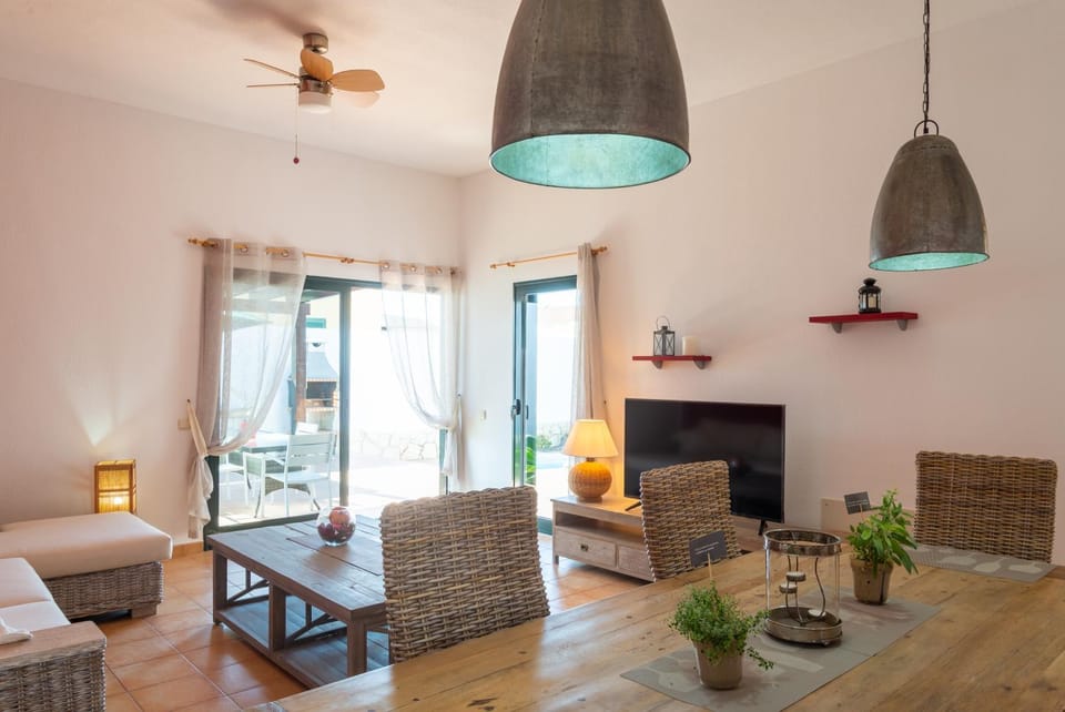 Living room, Photo of the whole room