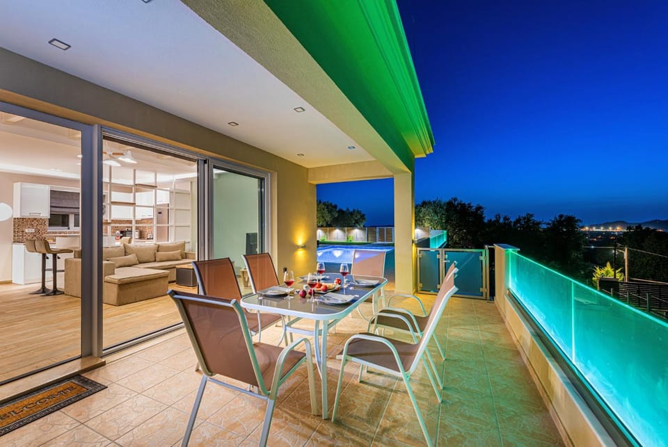 Balcony/Terrace, Lounge or bar, Swimming pool