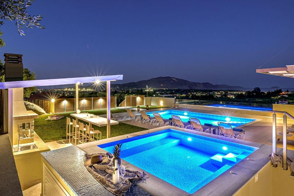Swimming pool, Location