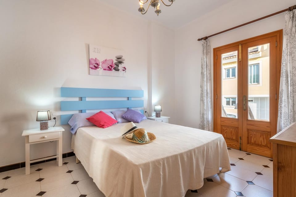 Property building, Living room, Bedroom